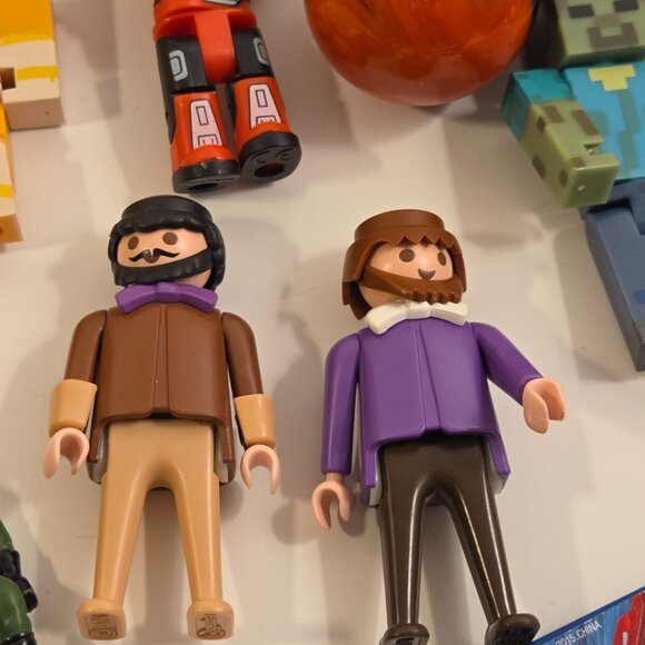 23-pc Kids Toy Lot – Roblox, Playmobil, Minecraft - Picture 4 of 5